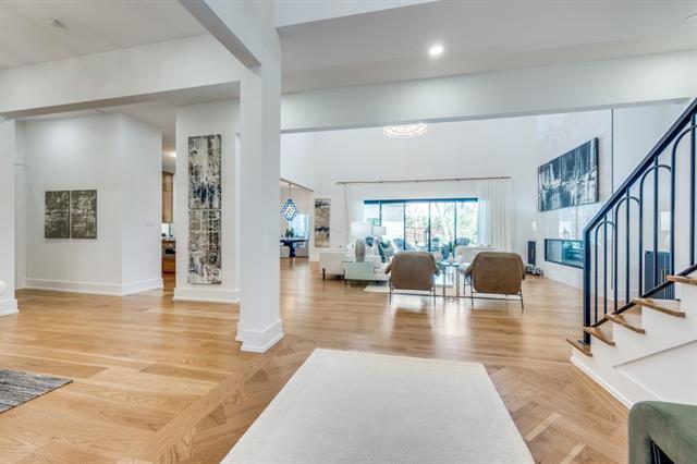 Foto del edificio - 6499 Royalton Dr