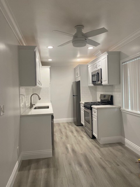 kitchen - 1032 N Gardner St