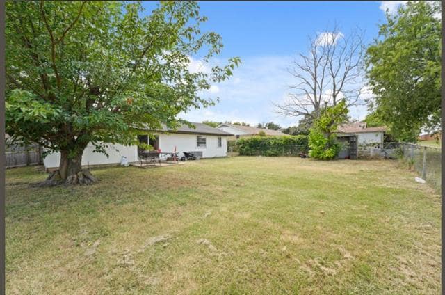 Building Photo - 605 Neptune Dr