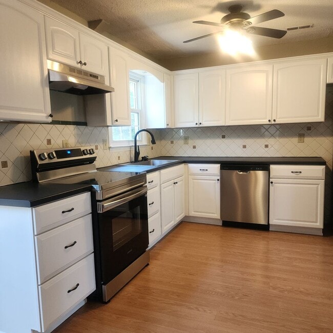 Building Photo - SPACIOUS 2-Story House with Basement in Ab...