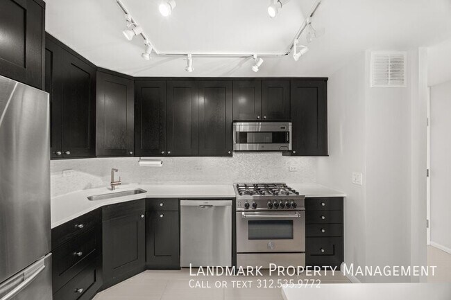 Foto del edificio - 2800 North Lakeshore Drive-Unit 505