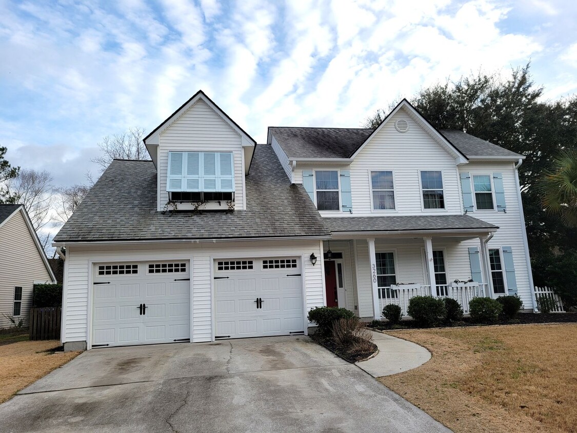 Primary Photo - Stunning four bedroom in Charleston Nation...