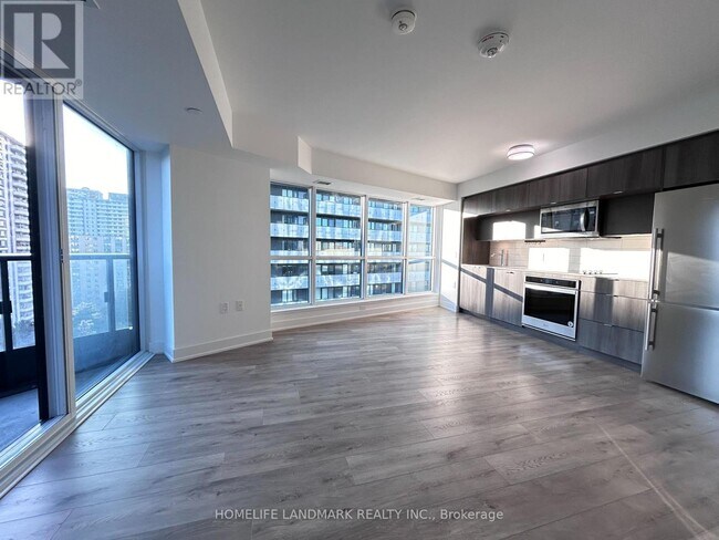 Photo du bâtiment - 585-1585 Bloor St E