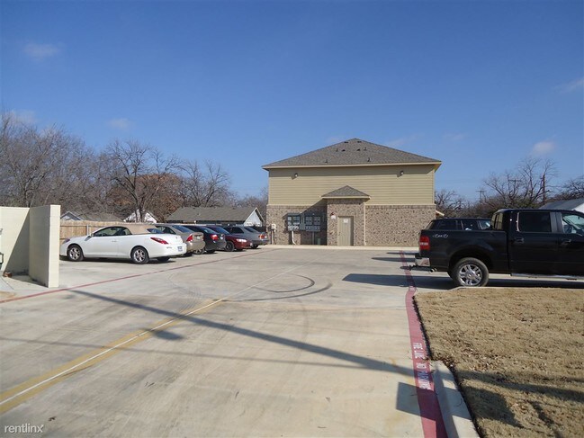 Building Photo - 3 br, 3 bath Apartment - 1018 S Avenue B