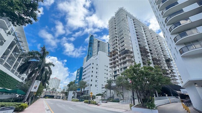 Foto del edificio - 6061 Collins Ave