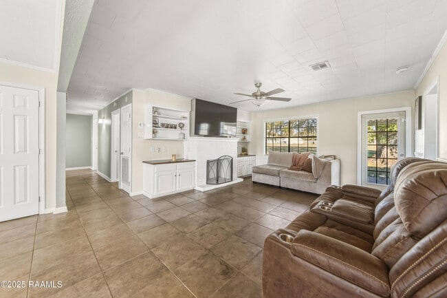 Foto del edificio - 1122 Dugas Rd