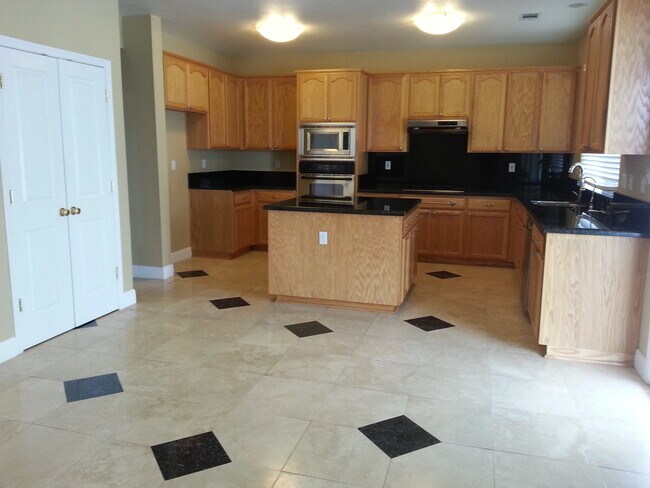Foto del edificio - Lovely 5 bedroom Antioch Home
