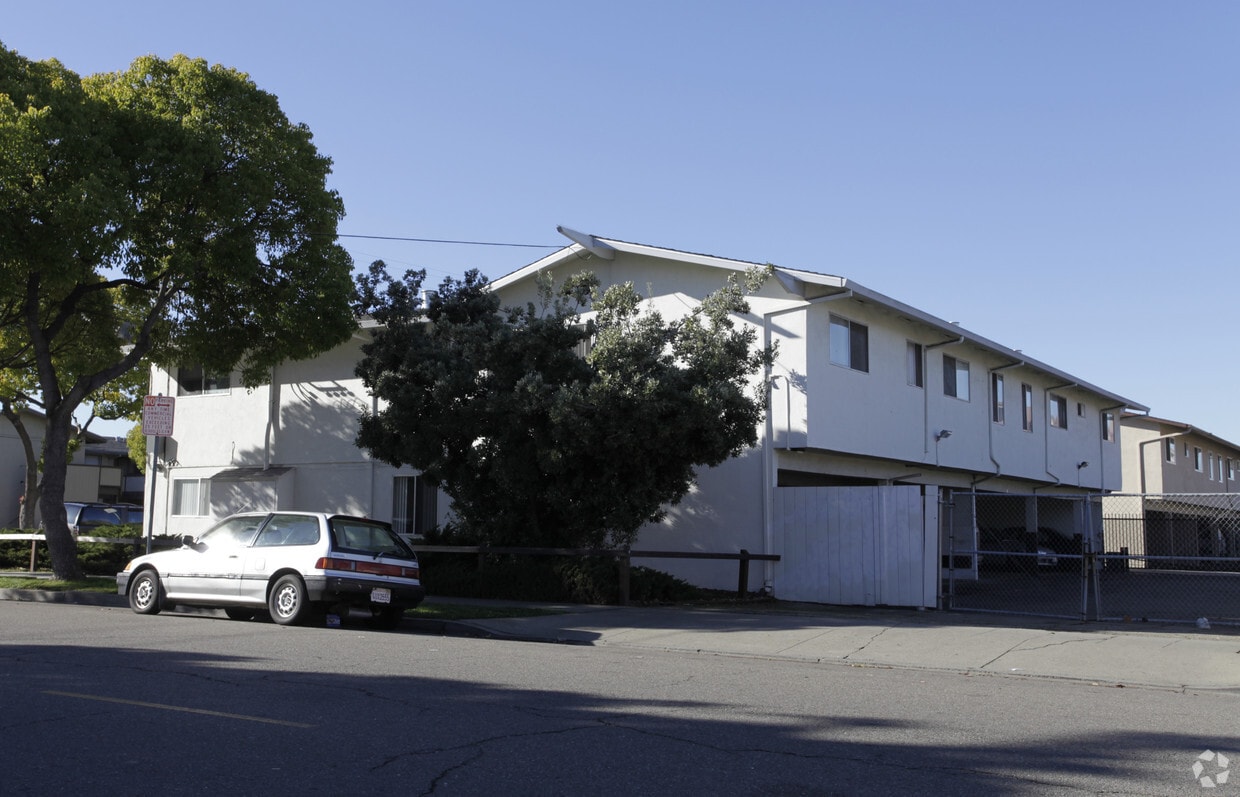 Primary Photo - 735 Memorial Way