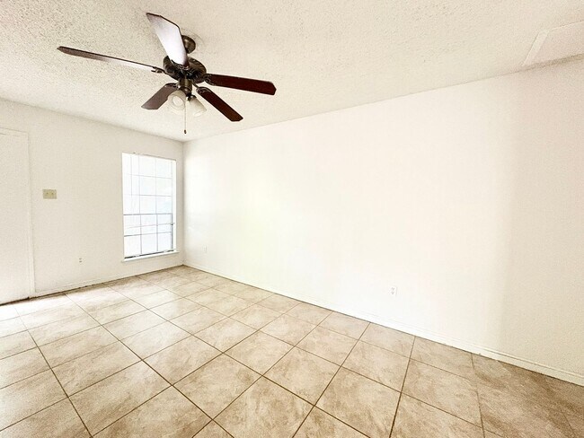 Foto del edificio - 1147/1149 Willow Creek Dr