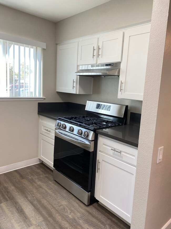 Kitchen Area Gas Stove - Oakpoint Apartments