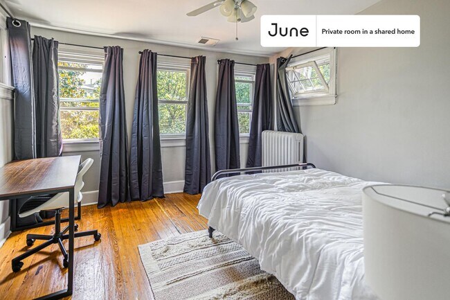 Foto del edificio - Private bedroom in 6 bed/3 bath Home