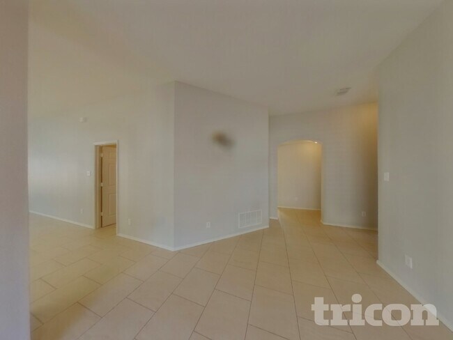 Building Photo - 5417 Elk Ridge Dr