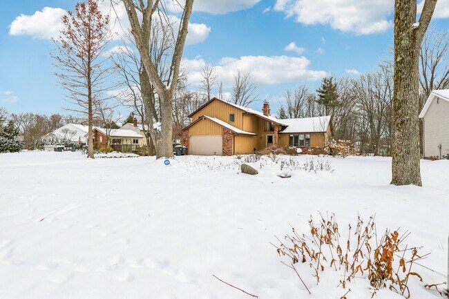 Foto del edificio - 6235 Sunnywood Dr