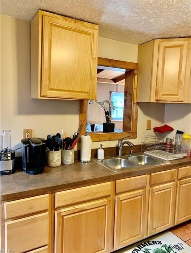 Building Photo - 21218 Hillgrove Ave