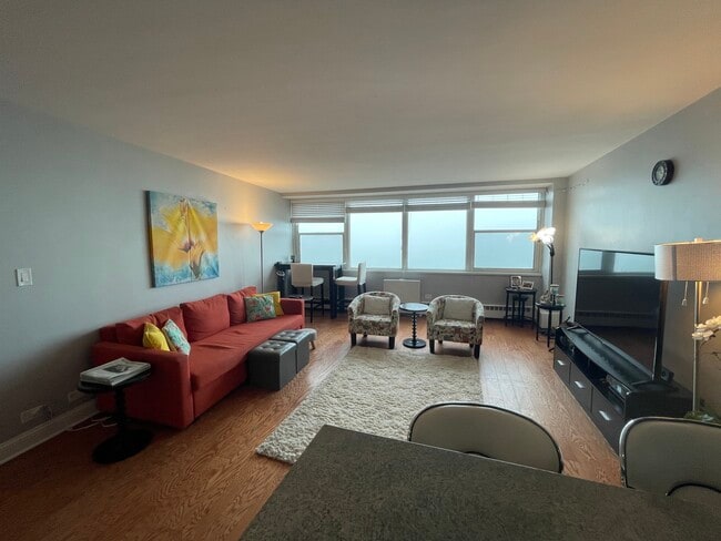 Building Photo - 1150 N Lake Shore Dr
