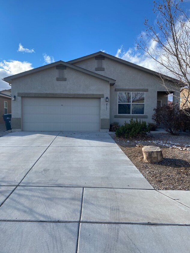 Foto principal - 2717 Moon Shadow DR NE