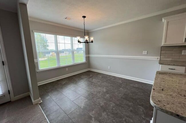 Building Photo - 886 Goodale Dr