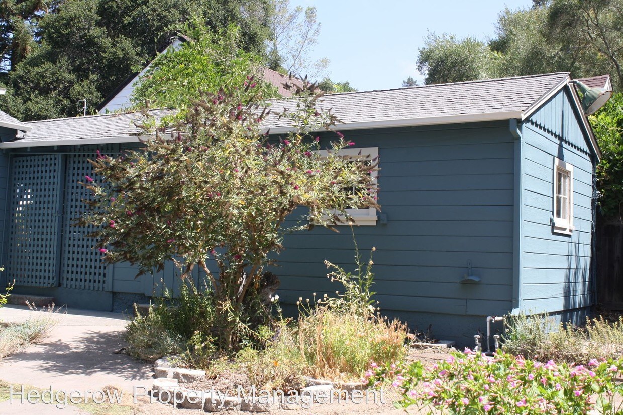Building Photo - 2 br, 1 bath House - 213 East Berna