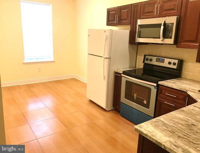 kitchen - 1427 w girard ave