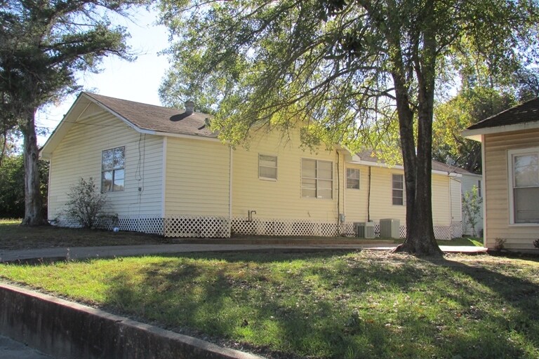 Building Photo - 504 S Washington Ave