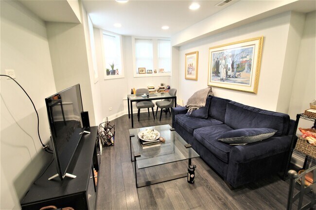Foto del edificio - 2329 W Barry Ave