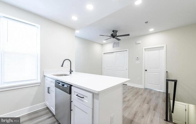 Building Photo - 2020 S 16th St