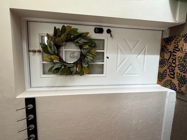 Building Photo - 6010 W Seminole St