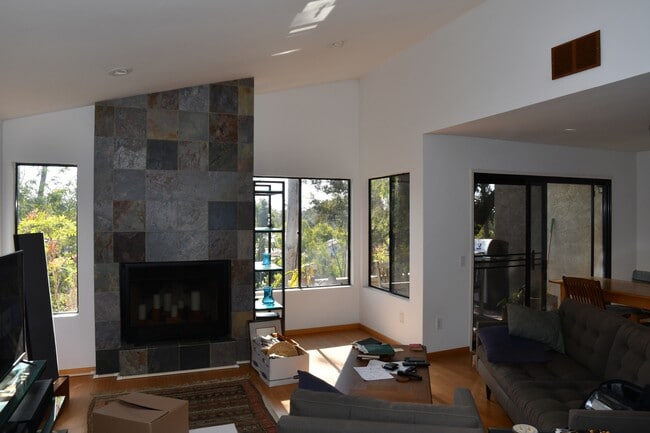 Building Photo - 10353 Crosscreek Terrace