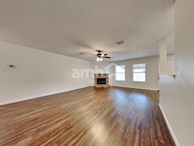 Building Photo - 1749 Cliffbrook Dr