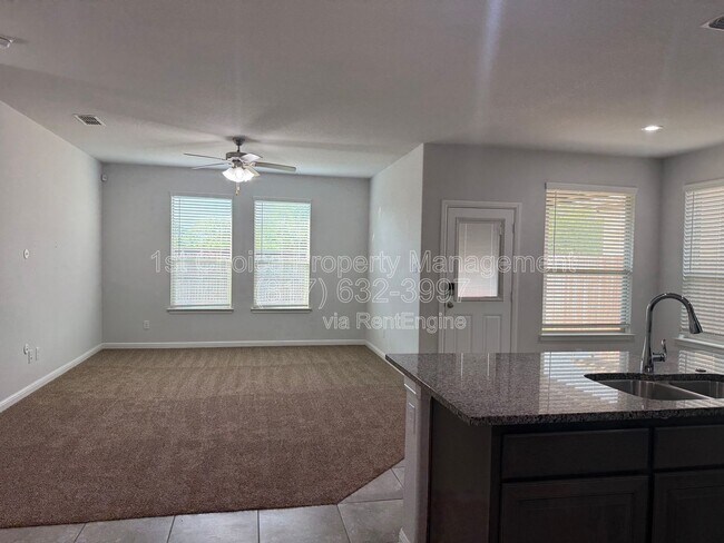 Foto del edificio - 4928 Sugarcane Ln