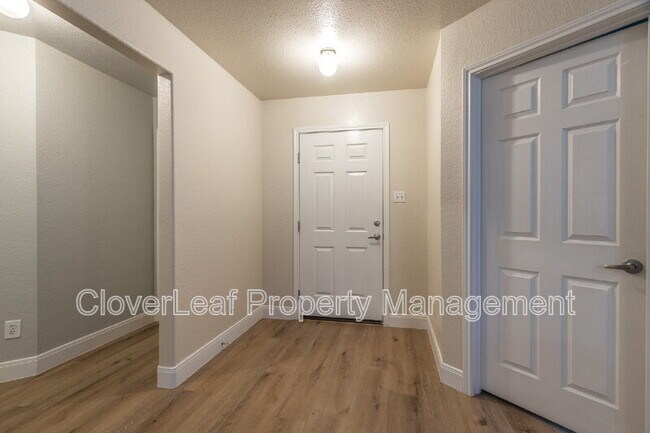 Foto del edificio - 4112 Cherry Tree Dr