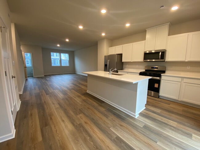 Building Photo - 726 Hardman Dr