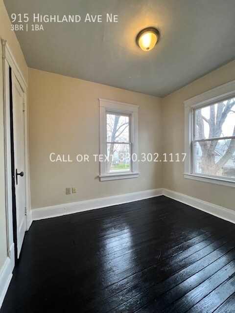 Building Photo - Three bedroom side by side duplex for rent...