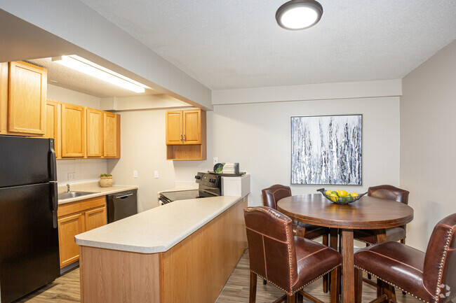 2HAB, 1BA - 750 ft² - Parkway Apartments