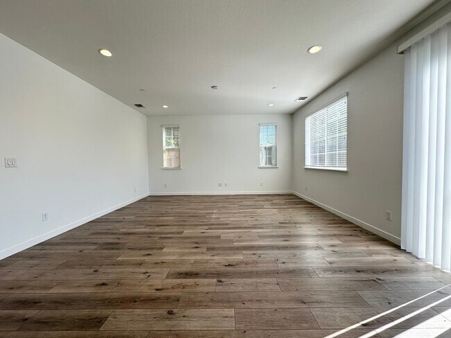 Foto del edificio - 1008 Oakbriar Cir