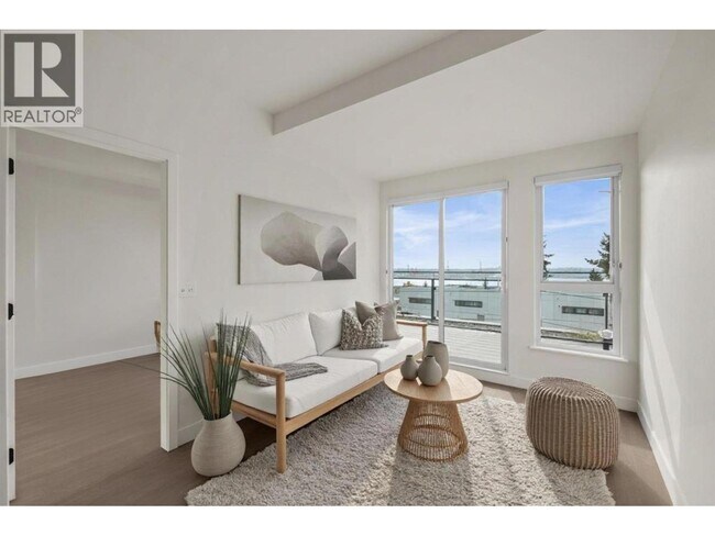 Photo du bâtiment - 422 E 3rd St