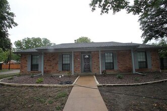 Building Photo - 961 Mossvine Dr