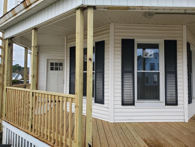 Building Photo - 17 Canaan St