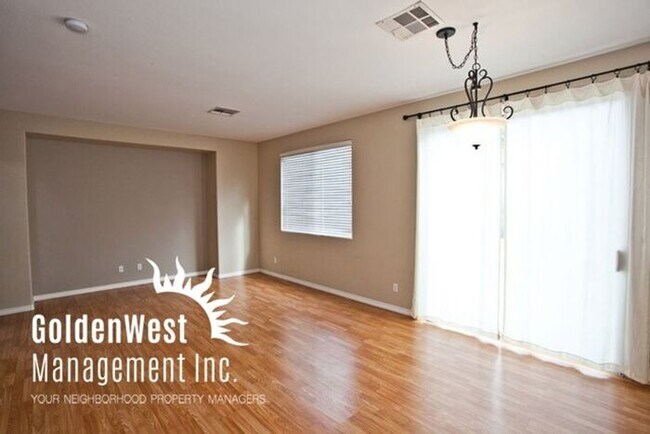 Building Photo - Lovely 3Bdm, 2.5 Ba Home in the Heart of S...