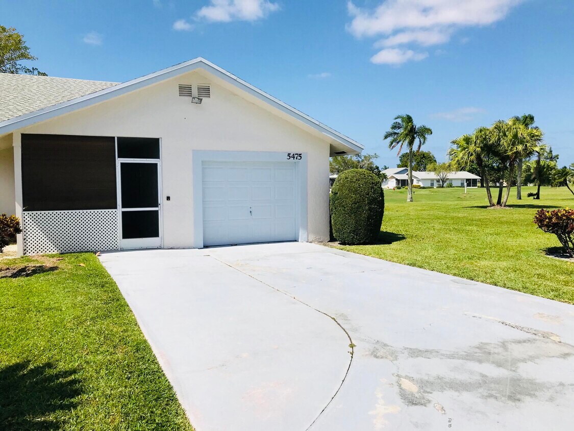 Foto principal - 5475 Crystal Anne Dr