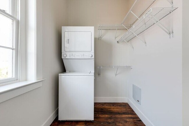 Foto del edificio - 17 W Main St