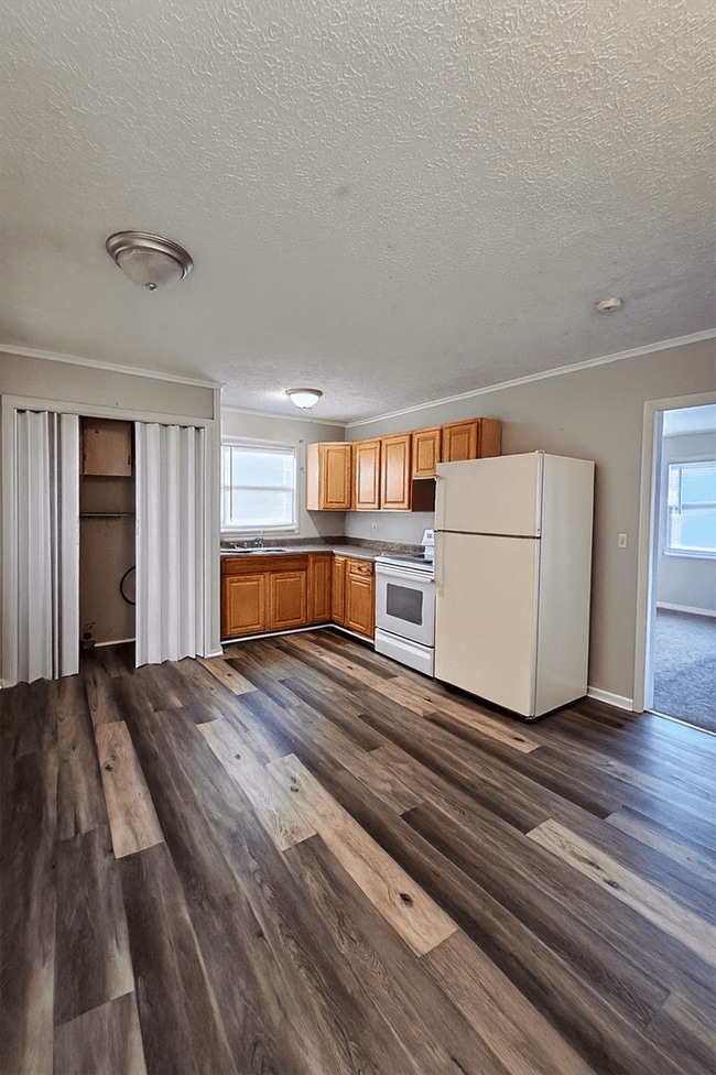 Building Photo - 4415 Thompson Dr