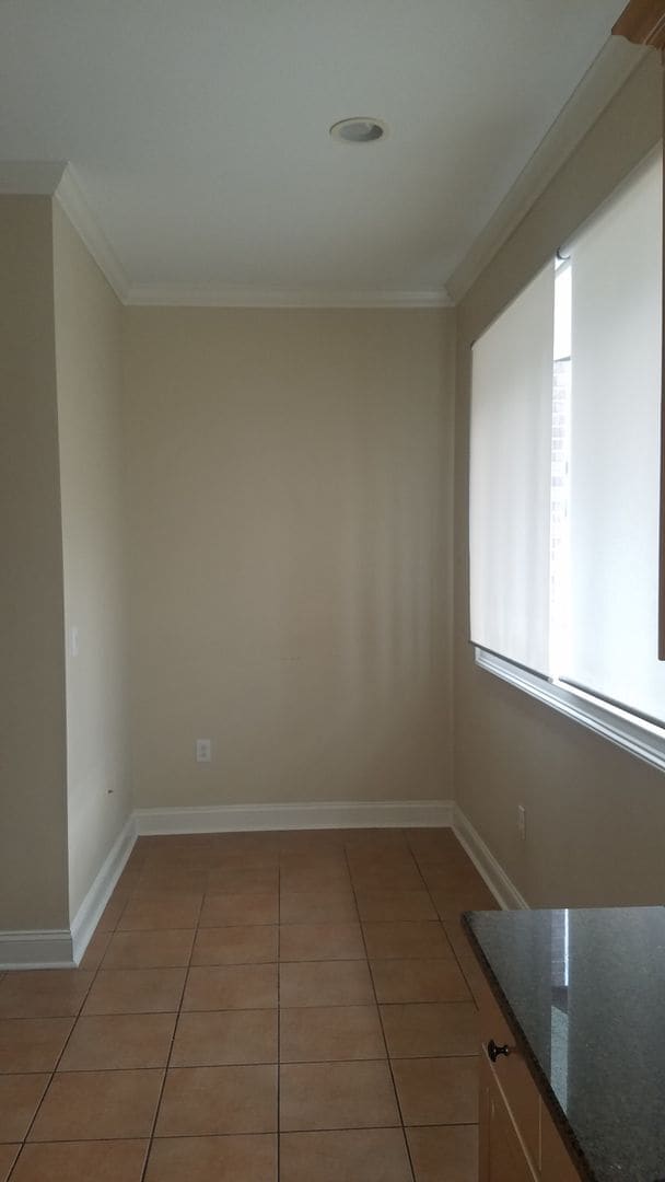 Building Photo - DOWNTOWN LIVING! BEAUTIFUL 3 Bed 2 full 2 ...