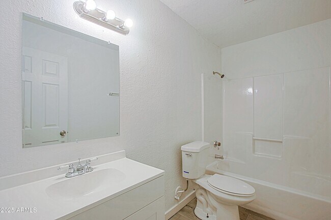 Foto del edificio - 13211 North 21st Pl