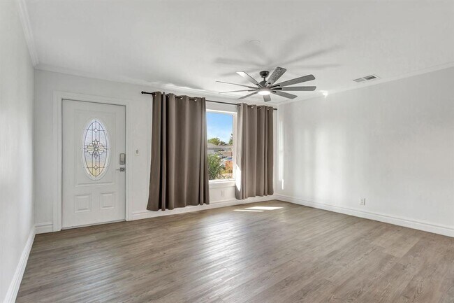 Foto del edificio - 1649 NE 31st St