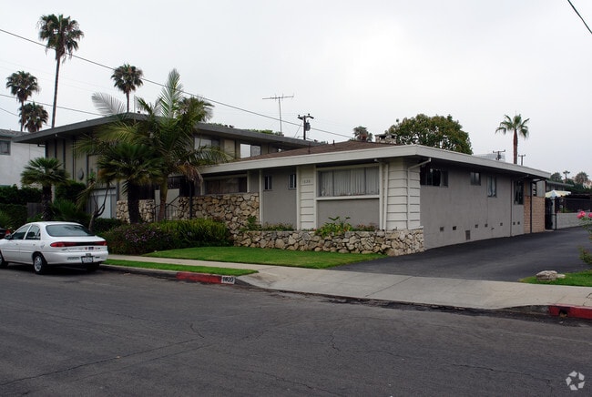 Building Photo - Pacific Apartment Homes @ 1620 E Maple