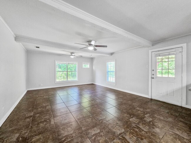 Building Photo - Coming Soon! 3 BR/2BA | Newly Renovated Single Family Home | 1-Car Garage Parking | In Weatherford!