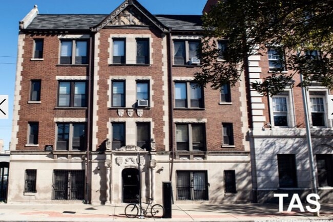 Building Photo - 3345 N Marshfield Ave