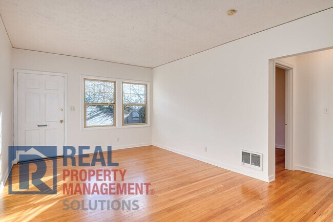 Building Photo - 6411 N Albina Ave