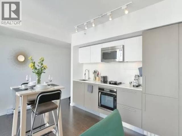 Building Photo - 999 Seymour St